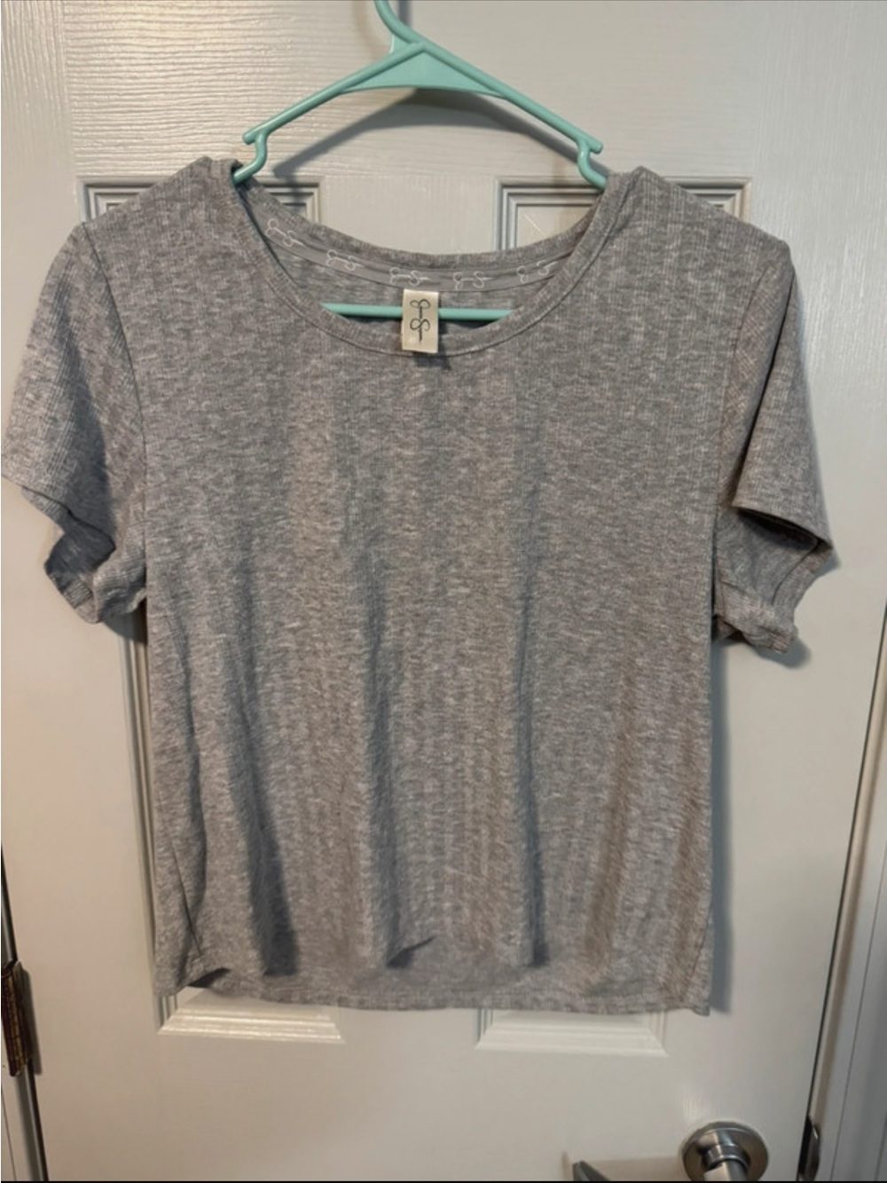 Jessica Simpson Light Gray Short Sleeve Crewneck Tee
